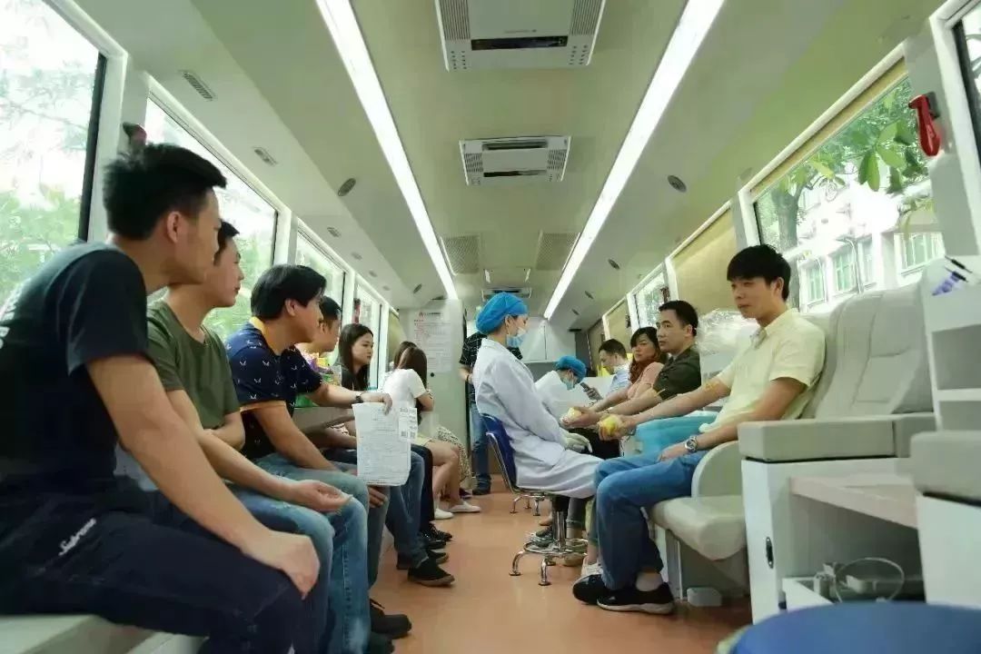 無償獻(xiàn)血 我們?cè)谛袆?dòng)
